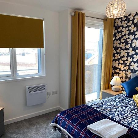 Central 2 Bed Newly Built Duplex Penthouse With Free Gated, On-Site Parking, Lift Access, Self Check-In, Super Fast Wifi, Two Cathedral View Terraces & Sleeps 6 Пітерборо Екстер'єр фото