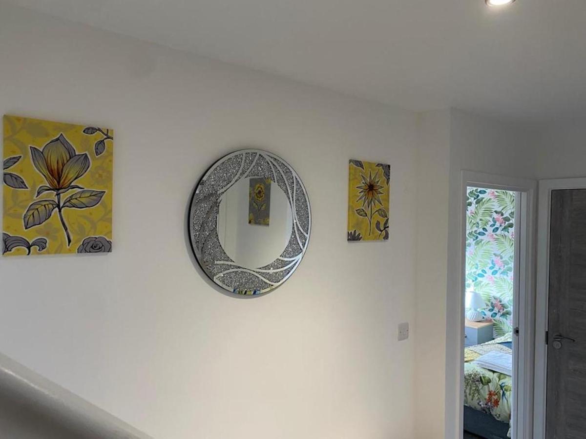 Central 2 Bed Newly Built Duplex Penthouse With Free Gated, On-Site Parking, Lift Access, Self Check-In, Super Fast Wifi, Two Cathedral View Terraces & Sleeps 6 Пітерборо Екстер'єр фото