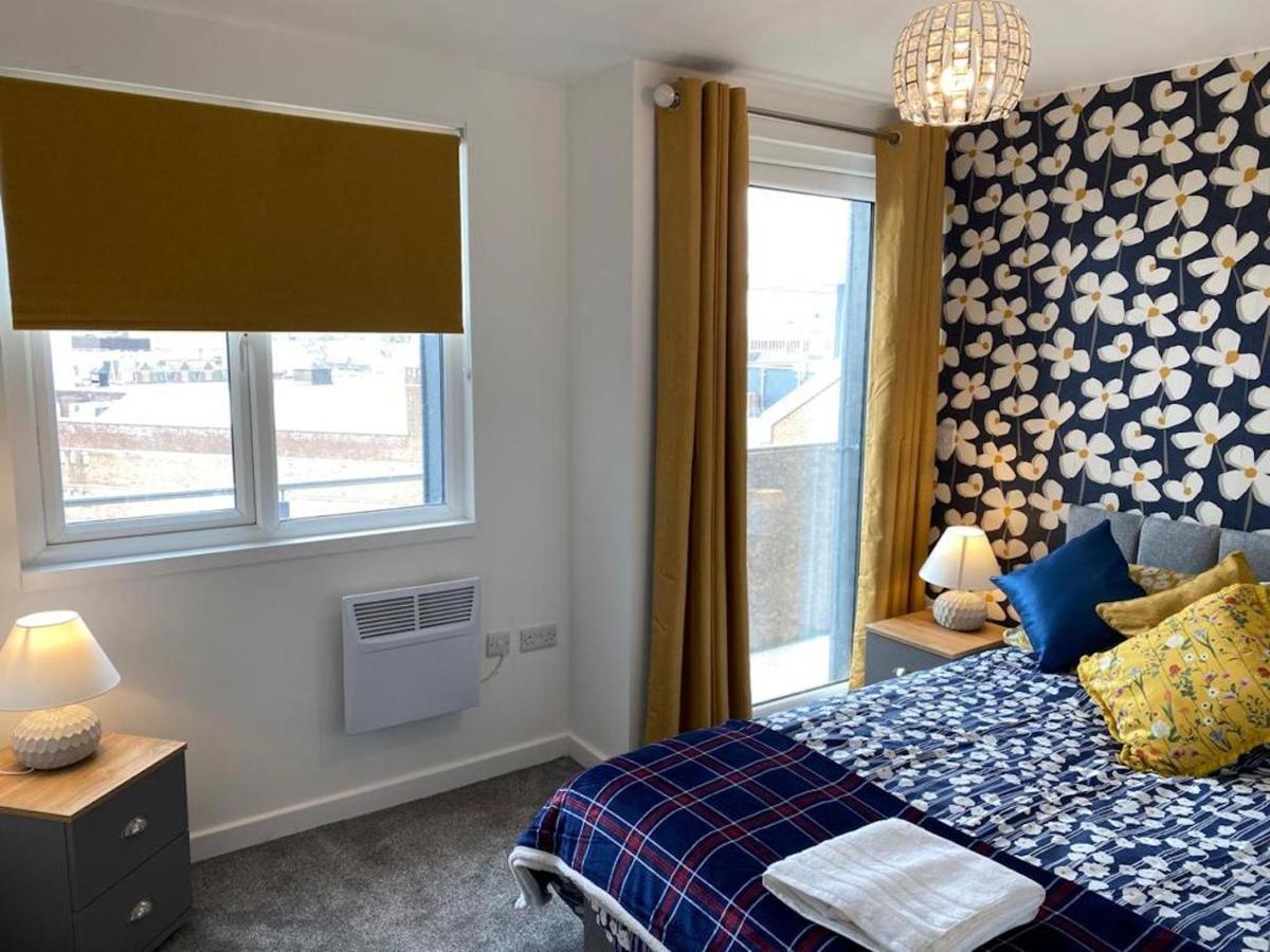 Central 2 Bed Newly Built Duplex Penthouse With Free Gated, On-Site Parking, Lift Access, Self Check-In, Super Fast Wifi, Two Cathedral View Terraces & Sleeps 6 Пітерборо Екстер'єр фото