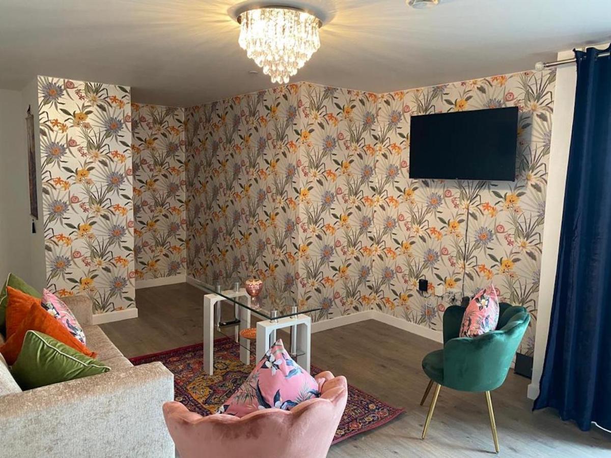 Central 2 Bed Newly Built Duplex Penthouse With Free Gated, On-Site Parking, Lift Access, Self Check-In, Super Fast Wifi, Two Cathedral View Terraces & Sleeps 6 Пітерборо Екстер'єр фото