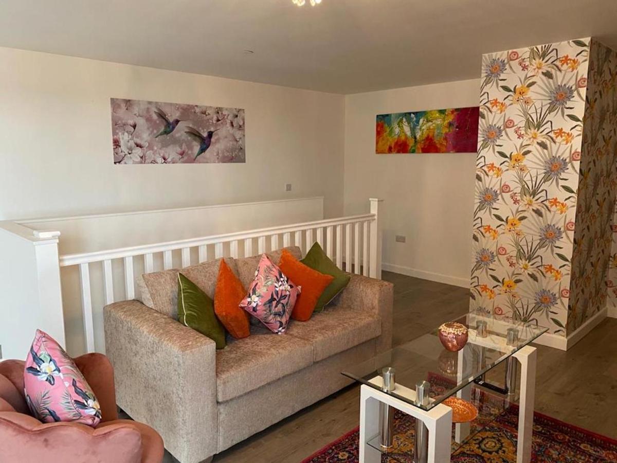 Central 2 Bed Newly Built Duplex Penthouse With Free Gated, On-Site Parking, Lift Access, Self Check-In, Super Fast Wifi, Two Cathedral View Terraces & Sleeps 6 Пітерборо Екстер'єр фото