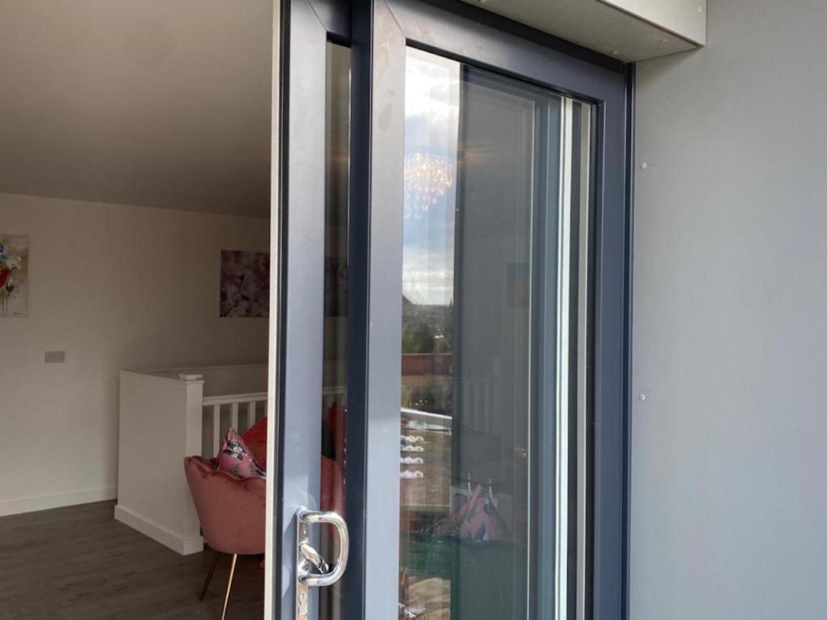 Central 2 Bed Newly Built Duplex Penthouse With Free Gated, On-Site Parking, Lift Access, Self Check-In, Super Fast Wifi, Two Cathedral View Terraces & Sleeps 6 Пітерборо Екстер'єр фото