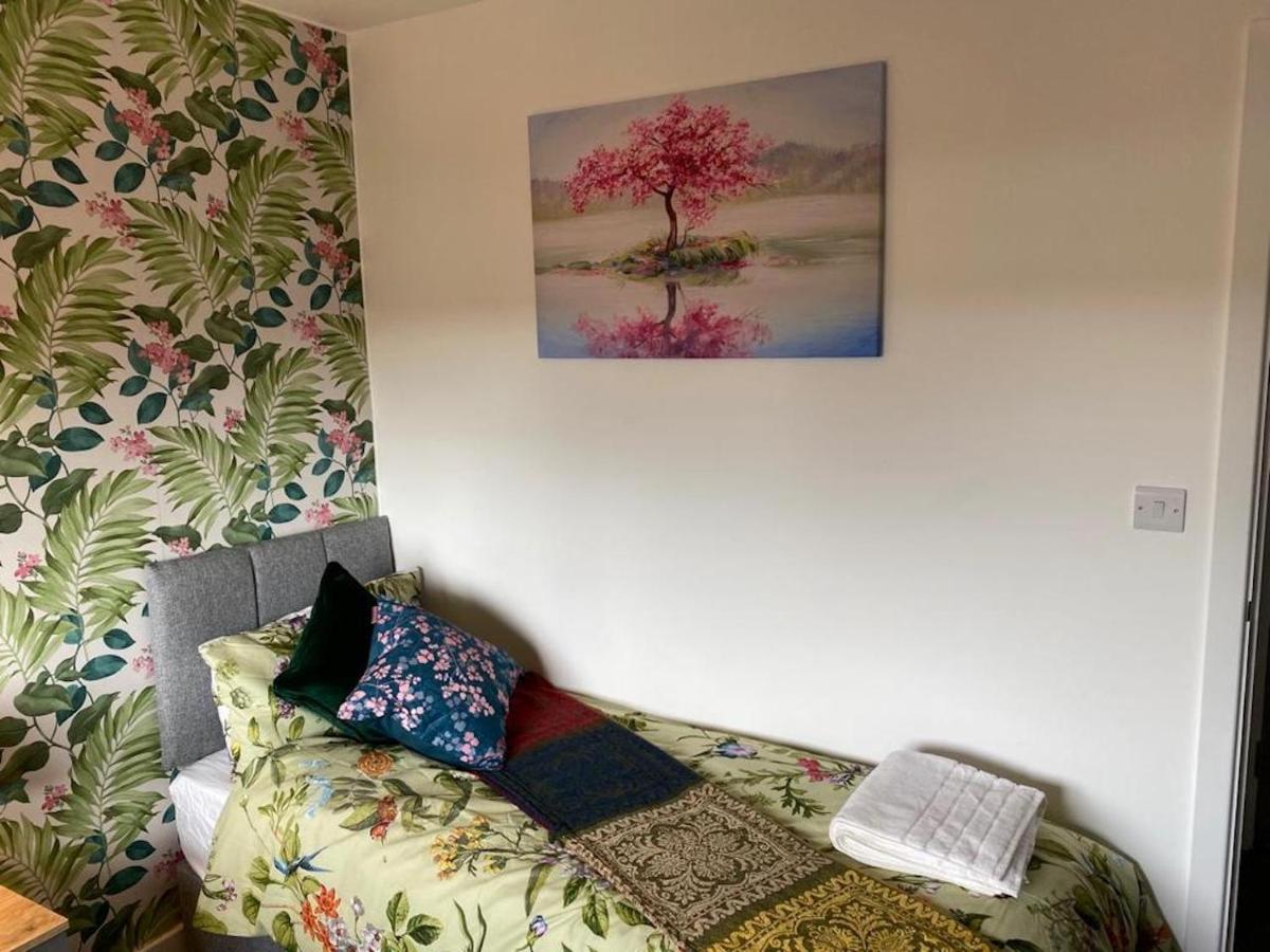 Central 2 Bed Newly Built Duplex Penthouse With Free Gated, On-Site Parking, Lift Access, Self Check-In, Super Fast Wifi, Two Cathedral View Terraces & Sleeps 6 Пітерборо Екстер'єр фото