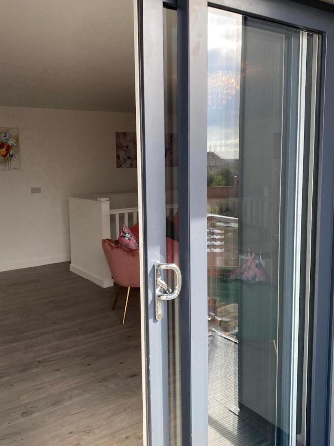 Central 2 Bed Newly Built Duplex Penthouse With Free Gated, On-Site Parking, Lift Access, Self Check-In, Super Fast Wifi, Two Cathedral View Terraces & Sleeps 6 Пітерборо Екстер'єр фото
