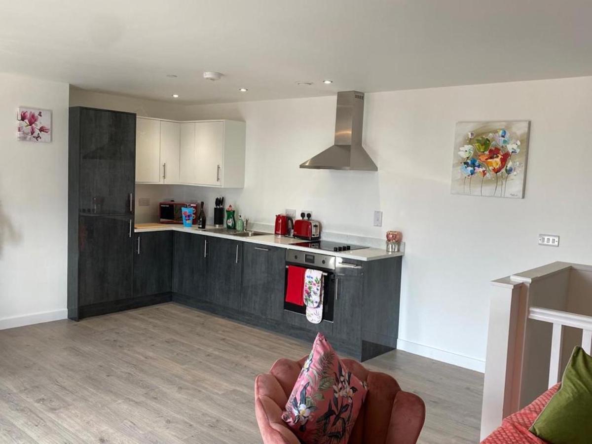 Central 2 Bed Newly Built Duplex Penthouse With Free Gated, On-Site Parking, Lift Access, Self Check-In, Super Fast Wifi, Two Cathedral View Terraces & Sleeps 6 Пітерборо Екстер'єр фото
